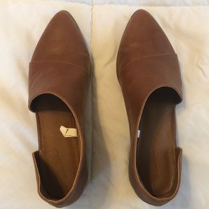 Target- universal thread Royale flat look alike